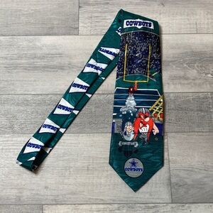 Dallas Cowboys Novelty Tie with Looney Tunes